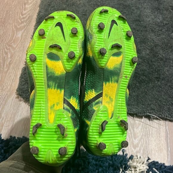 Nike Phantom Cleats - Picture 4 of 7